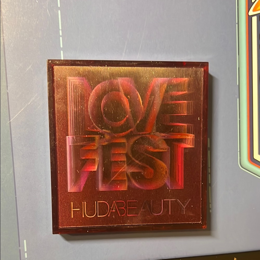 Huda Beauty Love Fest Palette